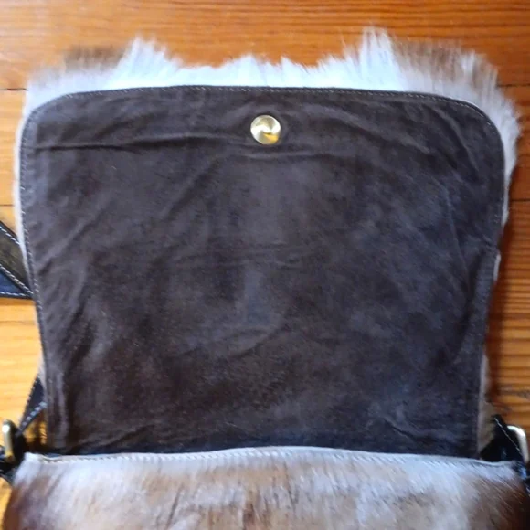 Elegant Brown and Tan Shoulder Bag with Plush Texture - Picture 5 of 11